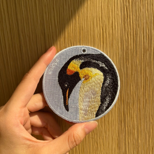 Emjour雙面刺繡吊飾（企鵝）